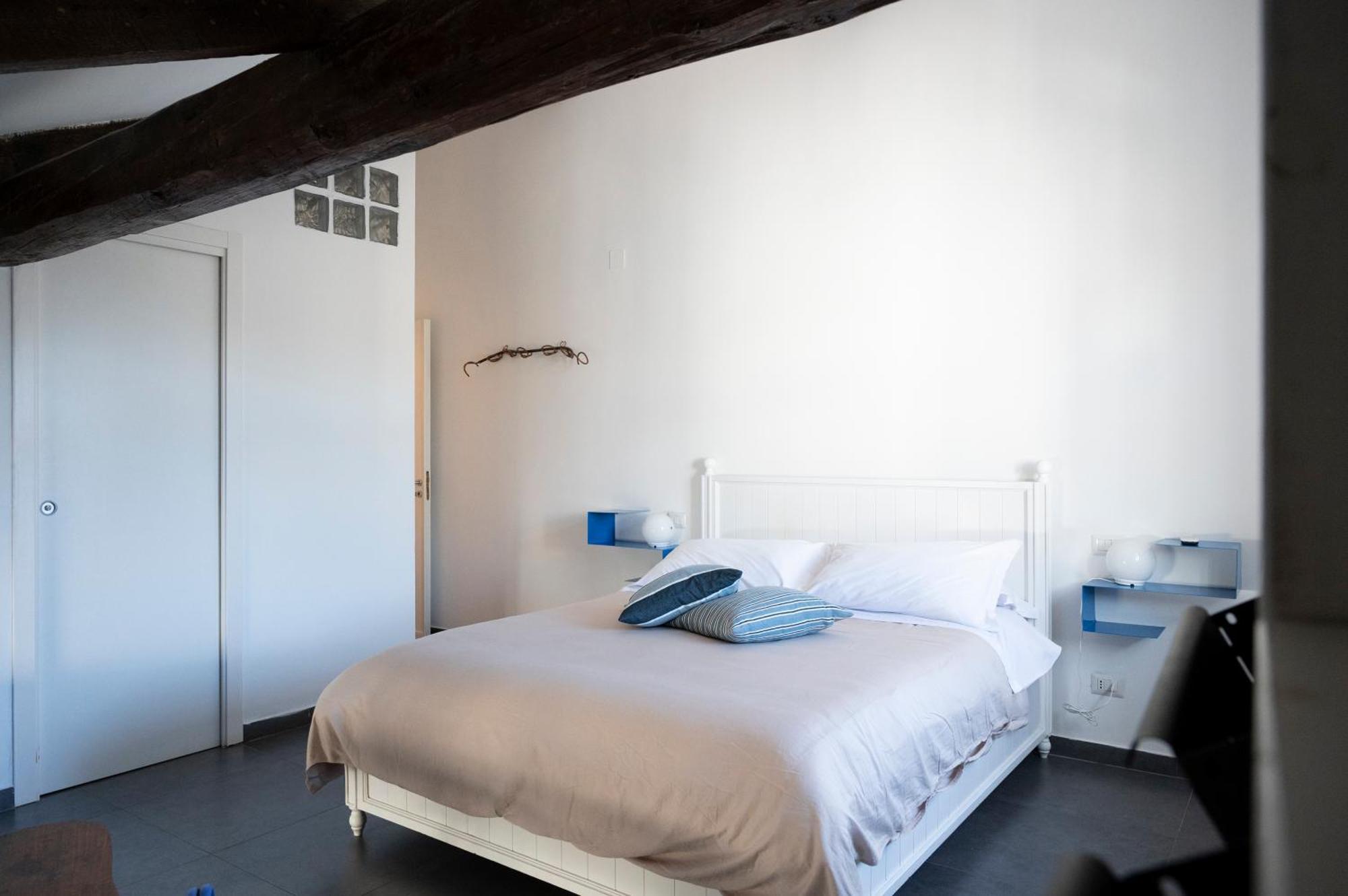 Palazzo Della Loggia 3* Nápoles